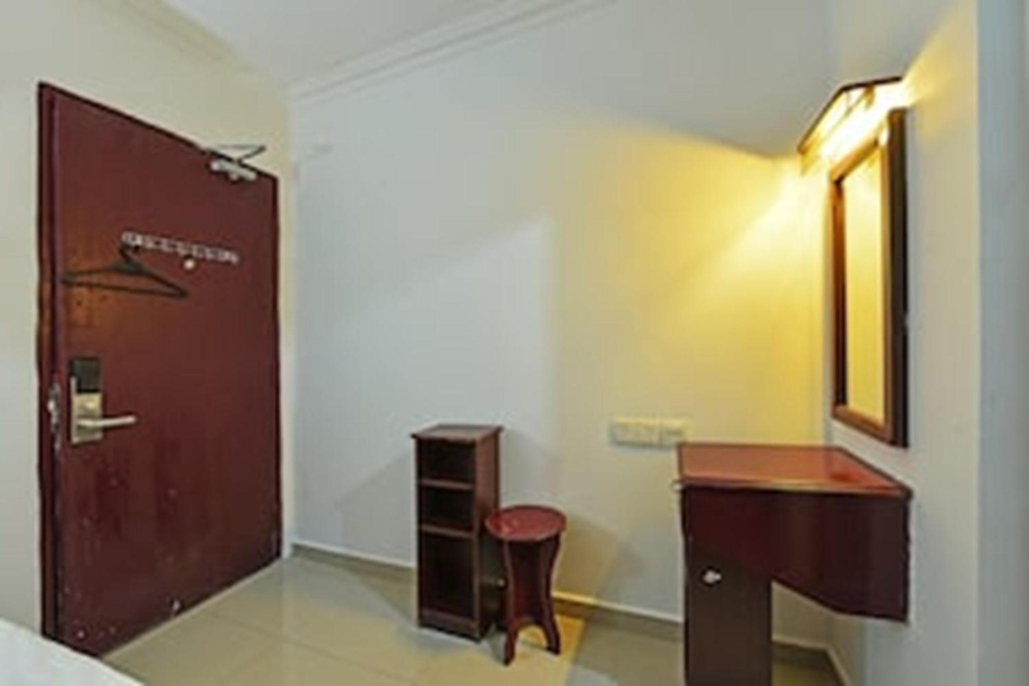 Super Oyo 90572 J Hotel Masjid India Куала-Лумпур Екстер'єр фото